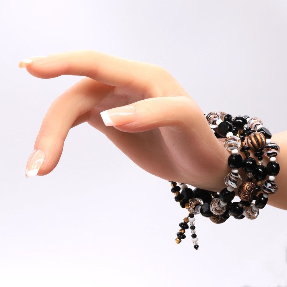 Beautiful black Pearl bracelet with copper, black and white color accents. - Picture 2 of 5